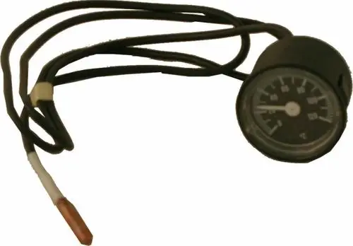 Temperaturanzeige mit Anzeigeskala bis 120 °C, geeignet für Regelungssysteme der Marke Wolf, mit Kabel und Messfühler.